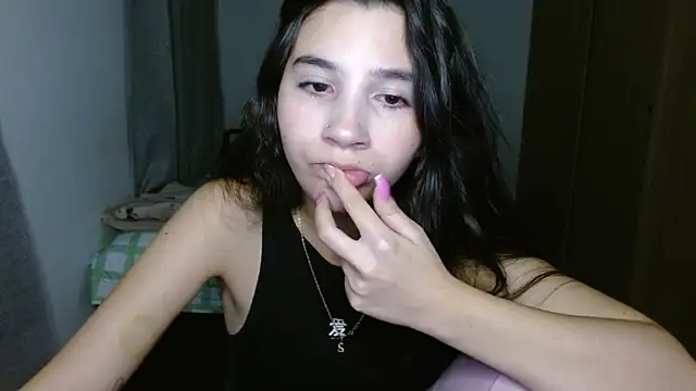Snapshot of mia__lopez_ chatting on 10.03.25 mia lopez online show from 10.03.25