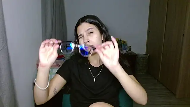 Snapshot of mia__lopez_ chatting on 10.21.25 mia lopez online show from 10.21.25