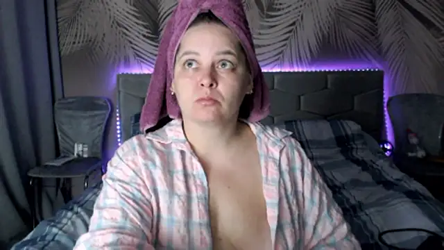 uliastar online show from 10.14.25