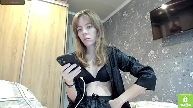 Snapshot of Kalisee_ chatting on 11.18.25 Kalisee online show from 11.18.25