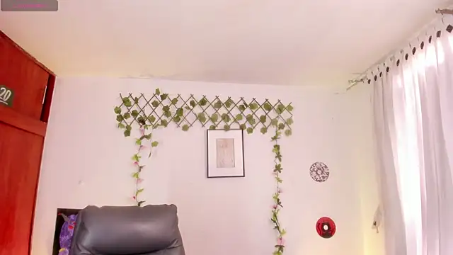 Snapshot of Cata_green chatting on 11.12.25 Cata green online show from 11.12.25