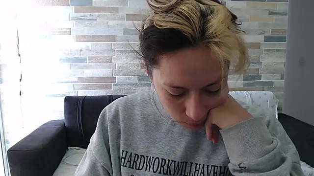 MommyMiaWs online show from 09.26.25