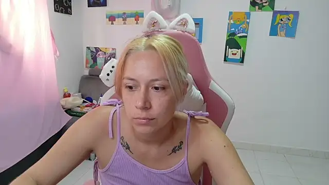 Snapshot of MommyMiaWs chatting on 02.11.26 MommyMiaWs online show from 02.11.26