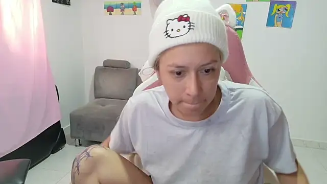 Snapshot of MommyMiaWs chatting on 02.18.26 MommyMiaWs online show from 02.18.26