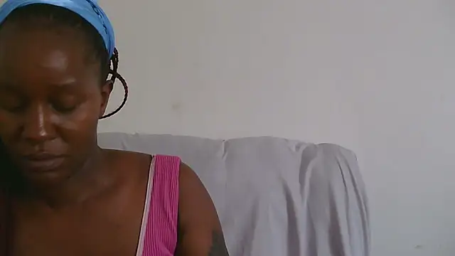 sluttylaura21 online show from 03.11.25