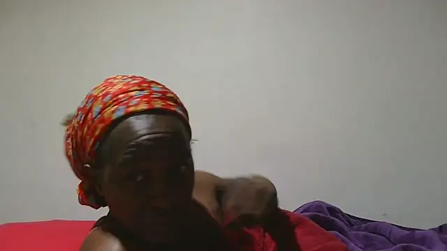 sluttylaura21 online show from 09.15.25