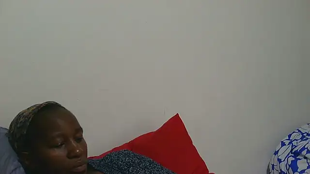 Snapshot of sluttylaura21 chatting on 12.04.25 sluttylaura21 online show from 12.04.25