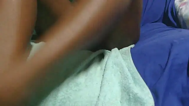 Snapshot of sluttylaura21 chatting on 01.14.26 sluttylaura21 online show from 01.14.26