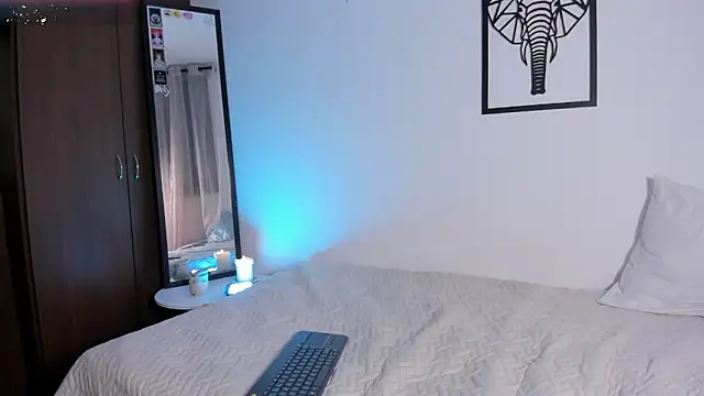 emilybae  online show from 11.19.25