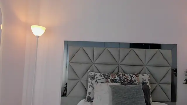 Snapshot of kylie_reyes chatting on 11.10.25 kylie reyes online show from 11.10.25