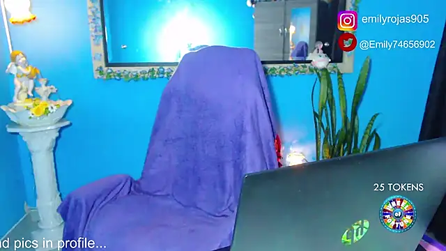 Snapshot of EmiTranny chatting on 12.28.24 EmiTranny online show from 12.28.24