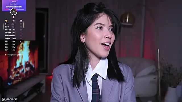 anniehillofficial online show from 10.11.25