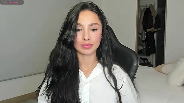 EvaMoet online show from 03.14.25