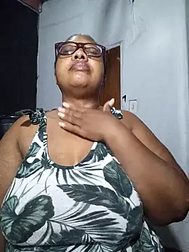 Snapshot of YELLOW_BONE chatting on 01.08.25 YELLOW BONE online show from 01.08.25