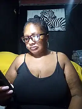 Snapshot of YELLOW_BONE chatting on 01.20.25 YELLOW BONE online show from 01.20.25