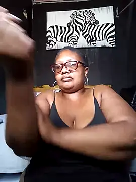 Snapshot of YELLOW_BONE chatting on 01.21.25 YELLOW BONE online show from 01.21.25