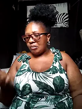 Snapshot of YELLOW_BONE chatting on 02.10.25 YELLOW BONE online show from 02.10.25