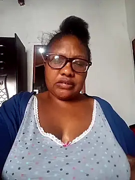 Snapshot of YELLOW_BONE chatting on 02.15.25 YELLOW BONE online show from 02.15.25