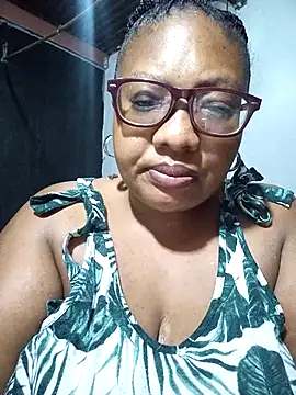 Snapshot of YELLOW_BONE chatting on 02.22.25 YELLOW BONE online show from 02.22.25