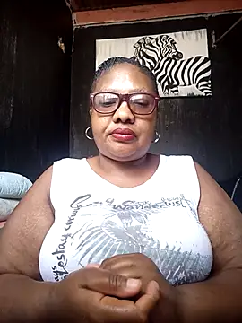 Snapshot of YELLOW_BONE chatting on 03.10.25 YELLOW BONE online show from 03.10.25