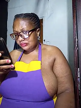 Snapshot of YELLOW_BONE chatting on 03.13.25 YELLOW BONE online show from 03.13.25