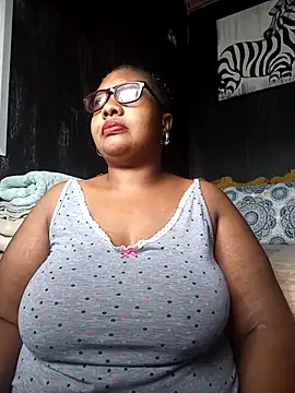 Snapshot of YELLOW_BONE chatting on 03.16.25 YELLOW BONE online show from 03.16.25