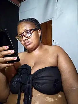 Snapshot of YELLOW_BONE chatting on 03.20.25 YELLOW BONE online show from 03.20.25