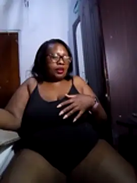 Snapshot of YELLOW_BONE chatting on 10.26.25 YELLOW BONE online show from 10.26.25