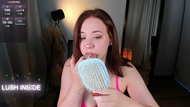 Snapshot of Pretty_Alison chatting on 10.05.25 Pretty Alison online show from 10.05.25