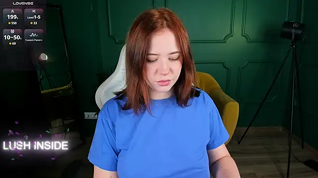 Snapshot of Pretty_Alison chatting on 10.07.25 Pretty Alison online show from 10.07.25