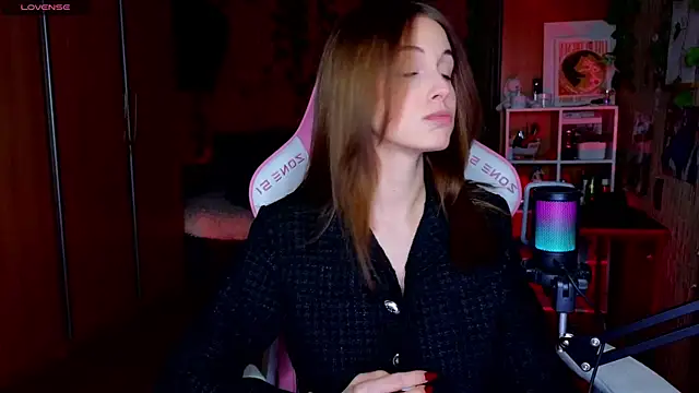 Snapshot of EdelineMaher chatting on 12.21.24 EdelineMaher online show from 12.21.24