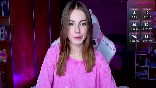 Snapshot of EdelineMaher chatting on 11.09.25 EdelineMaher online show from 11.09.25