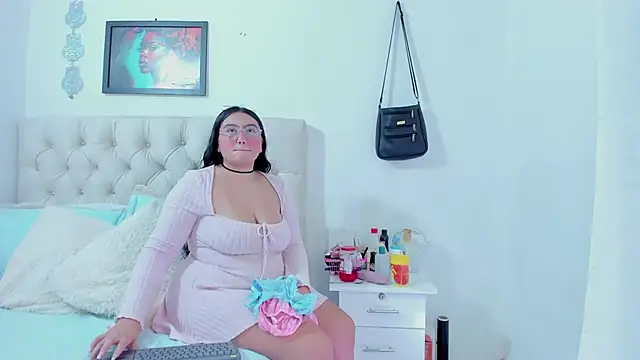 Snapshot of NayaWayne chatting on 02.28.25 NayaWayne online show from 02.28.25