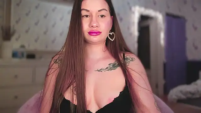 JuicyHelenX online show from 10.21.25