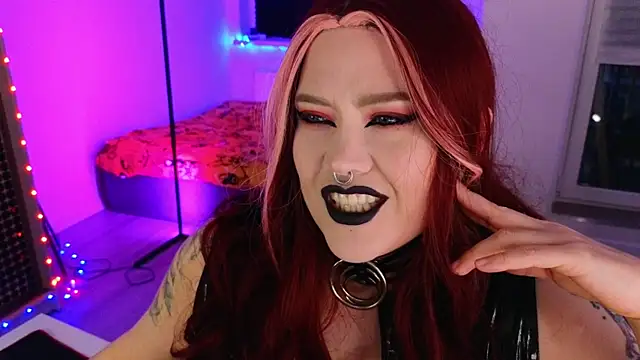 Snapshot of wickedxqueen chatting on 05.25.26 wickedxqueen online show from 05.25.26