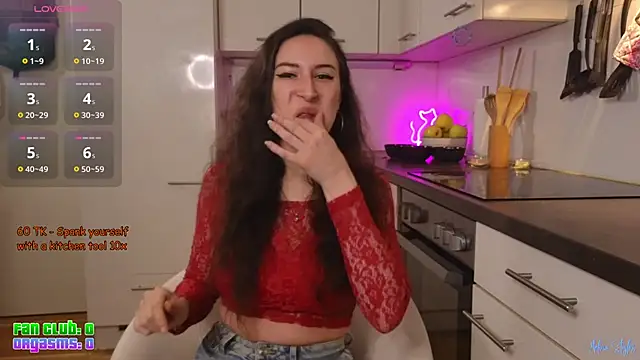 Snapshot of melinastyles chatting on 11.28.25 melinastyles online show from 11.28.25