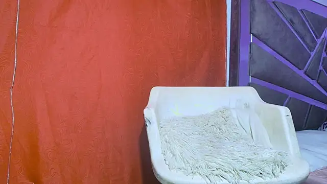 Snapshot of roxana_collins chatting on 09.21.25 roxana collins online show from 09.21.25