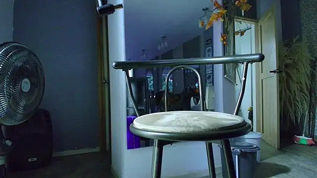 Snapshot of roxana_collins chatting on 11.03.25 roxana collins online show from 11.03.25