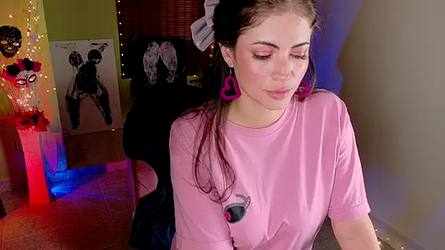 Snapshot of Emma__Blanco chatting on 10.21.25 Emma Blanco online show from 10.21.25