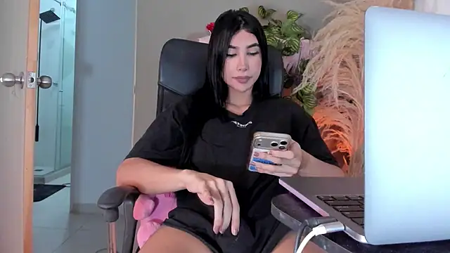 Snapshot of GarciaMilu chatting on 04.16.26 GarciaMilu online show from 04.16.26