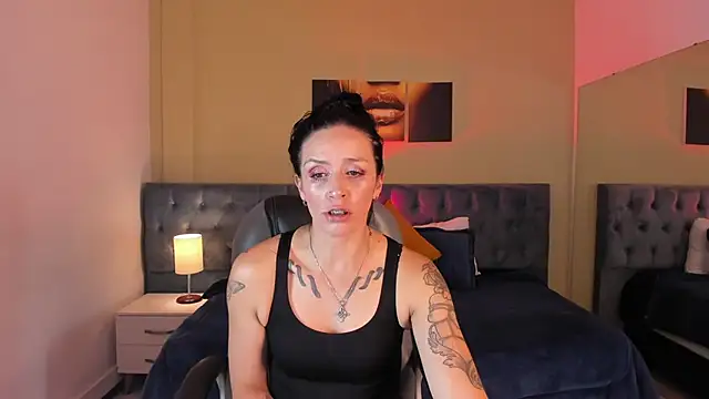 Snapshot of Kristen_Garner chatting on 03.19.25 Kristen Garner online show from 03.19.25