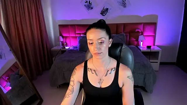 Snapshot of Kristen_Garner chatting on 10.16.25 Kristen Garner online show from 10.16.25