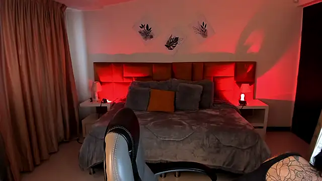 Snapshot of Kristen_Garner chatting on 10.29.25 Kristen Garner online show from 10.29.25