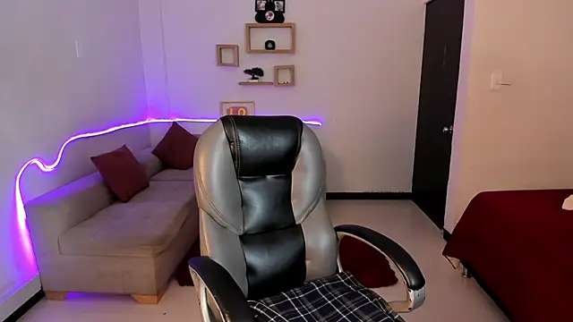 Kristen Garner online show from 12.03.25