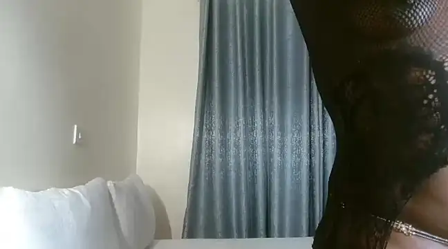 Snapshot of Elegant_Ebony chatting on 02.14.25 Elegant Ebony online show from 02.14.25