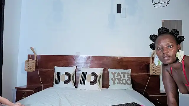 Snapshot of Elegant_Ebony chatting on 02.15.26 Elegant Ebony online show from 02.15.26