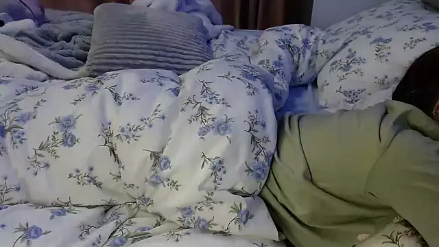 Snapshot of Viktoriiya_bald chatting on 03.04.25 Viktoriiya bald online show from 03.04.25