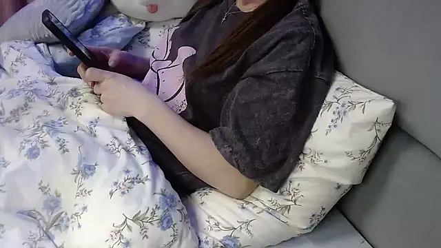 Snapshot of Viktoriiya_bald chatting on 03.08.25 Viktoriiya bald online show from 03.08.25