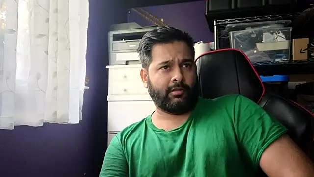 Snapshot of Sakhtlaundaz chatting on 10.24.25 Sakhtlaundaz online show from 10.24.25