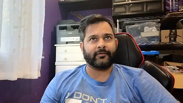 Snapshot of Sakhtlaundaz chatting on 10.27.25 Sakhtlaundaz online show from 10.27.25